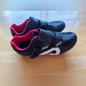 Like new woman’s Peloton sneakers